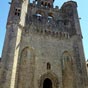 Montjoie-en-Couserans : Cette bastide a été fondée au XIIIème s. par Alphonse de Poitiers, frère de Saint Louis. Il ne reste qu'une porte des anciennes fortifications, mais l'extraordinaire façade de l'église témoigne du remarquable système défensif mis e